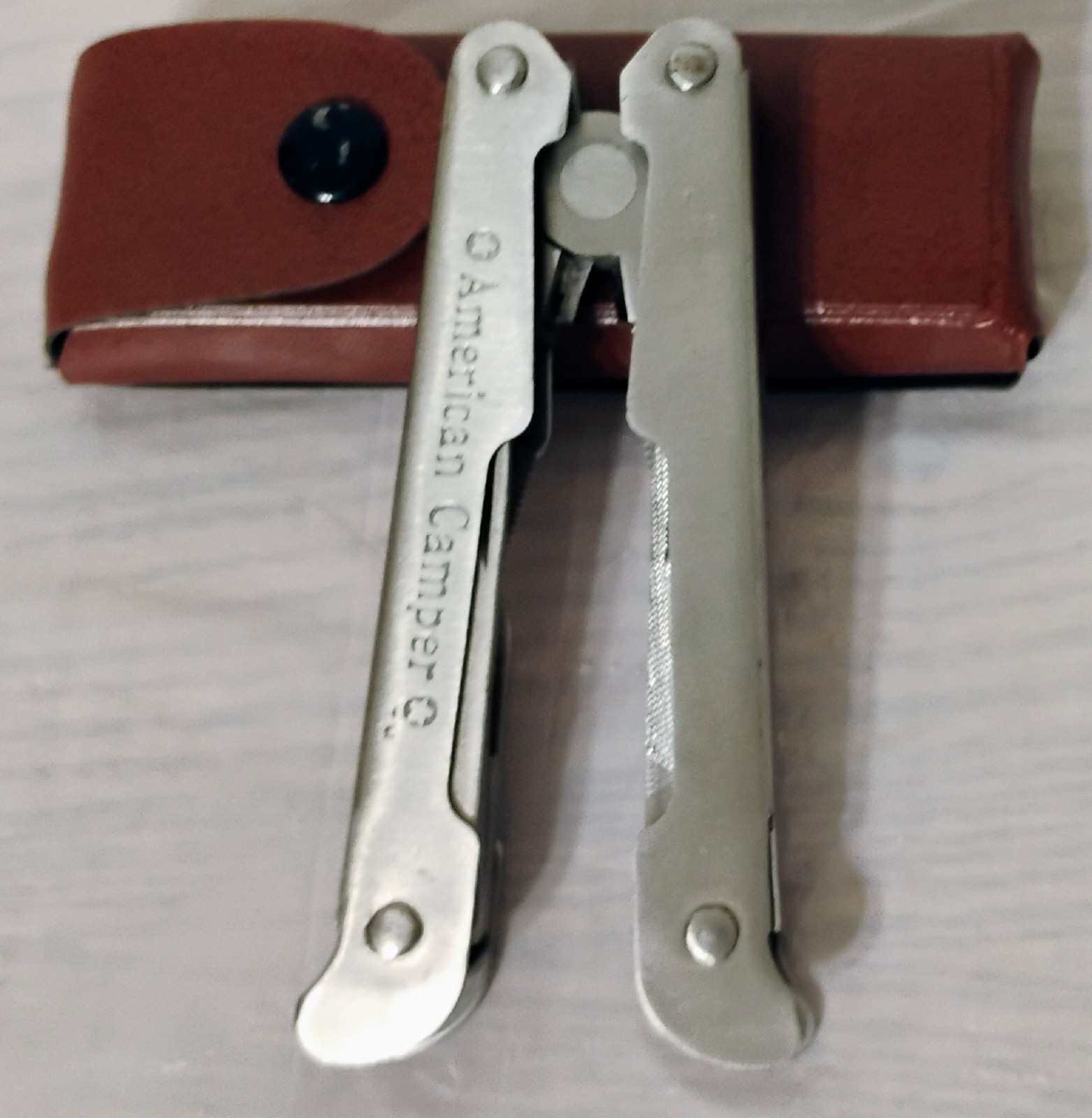 VINTAGE AMERICAN CAMPER MULTI TOOL w SHEATH