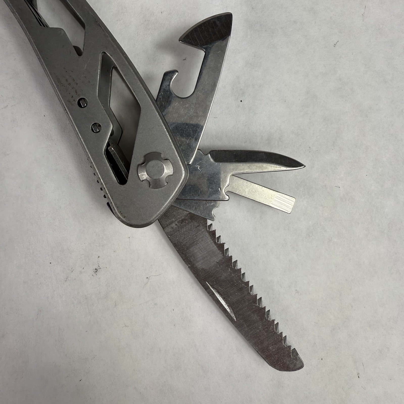 Stanley Multitool 2CR 12-in-1 Grey Stainless Steel Knife Plier Drivers W/ Case
