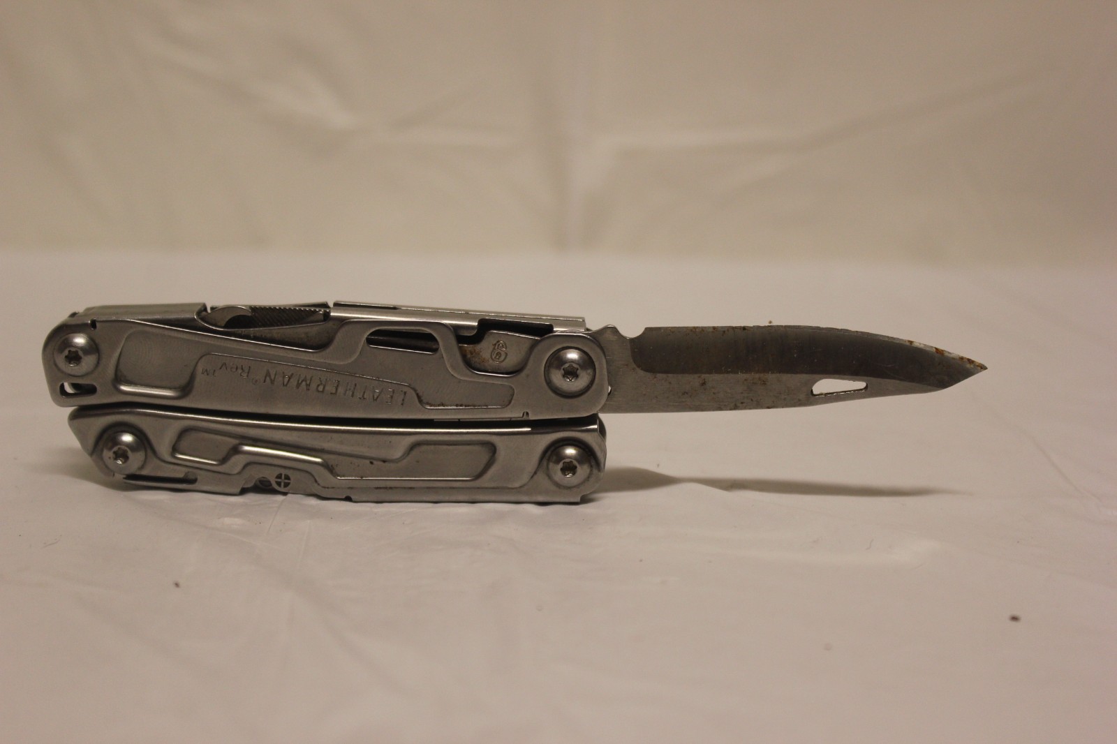 Leatherman Rev 3.8″ Multi-Tool, Stainless E2B1