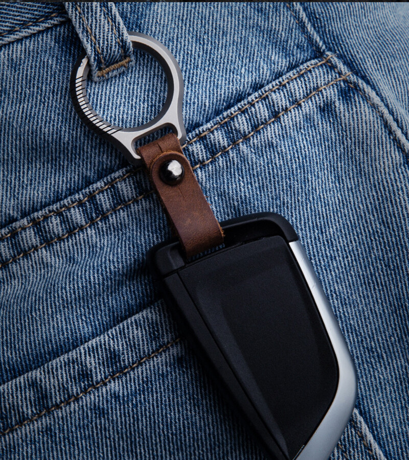 EDC Titanium Alloy Leather Porable Hanging Buckle Car Keychain Key Belt Waist