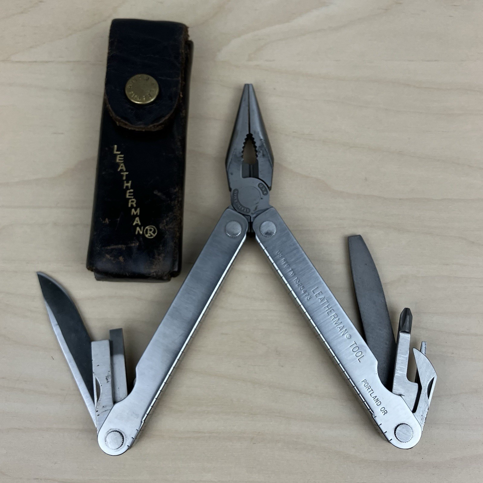 Retired 1995 Leatherman Multi-Tool US Reg TM 1325473 Portland OR w/ Leather Case
