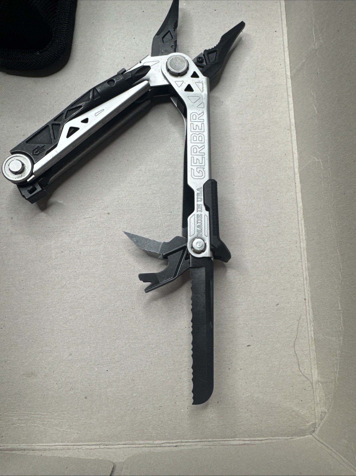 gerber dual force multi tool With Sheath And Attachments
