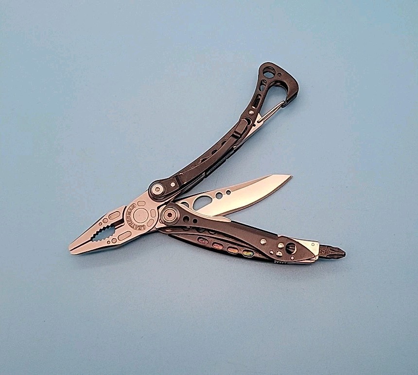 Leatherman Skeletool CX Multi-Tool – Plain Edge 154CM Blade – Driver Bits