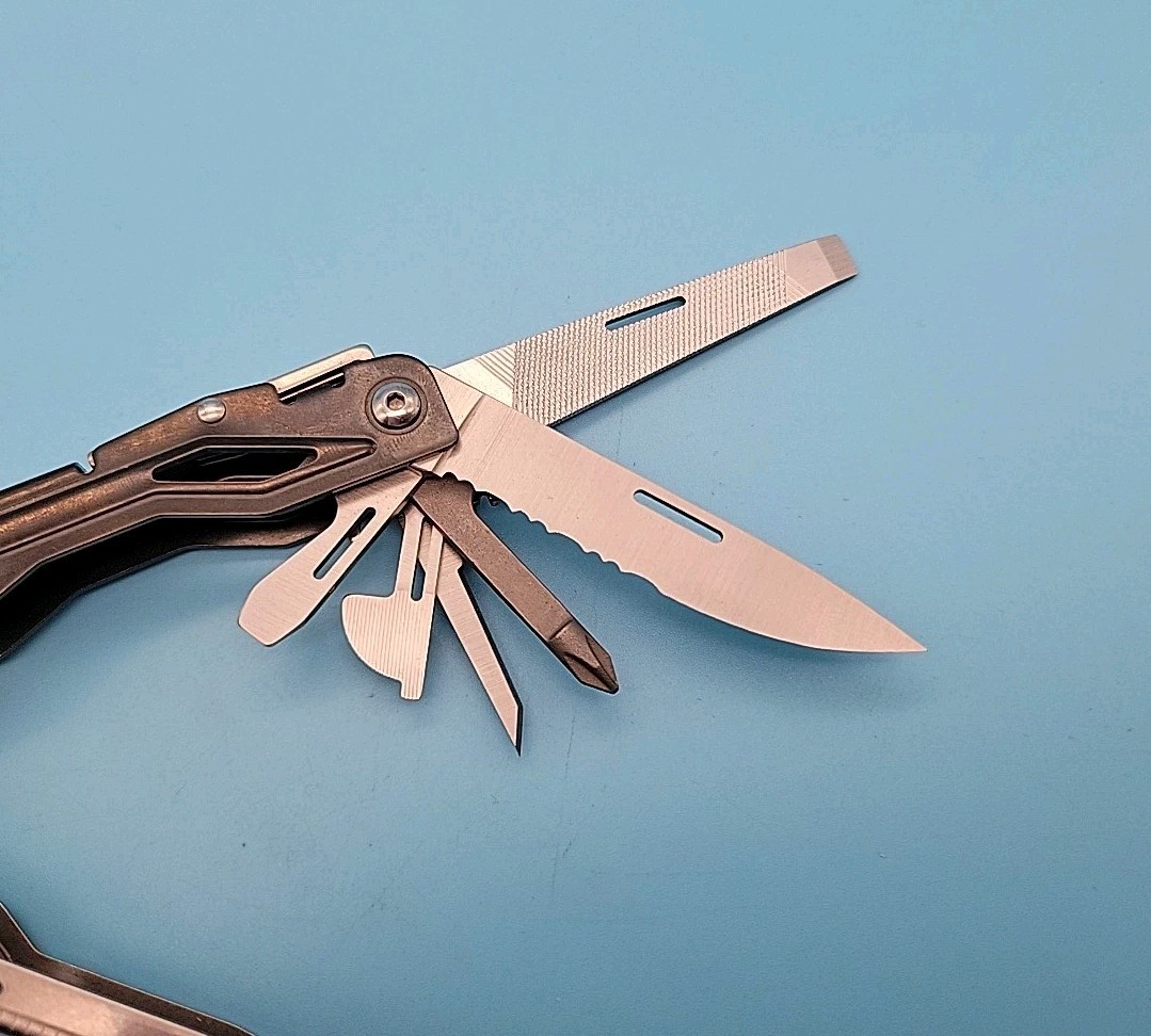SOG Switchplier 2.0 Multi-Tool w/ One-Hand Plier Deploy – Knife, File