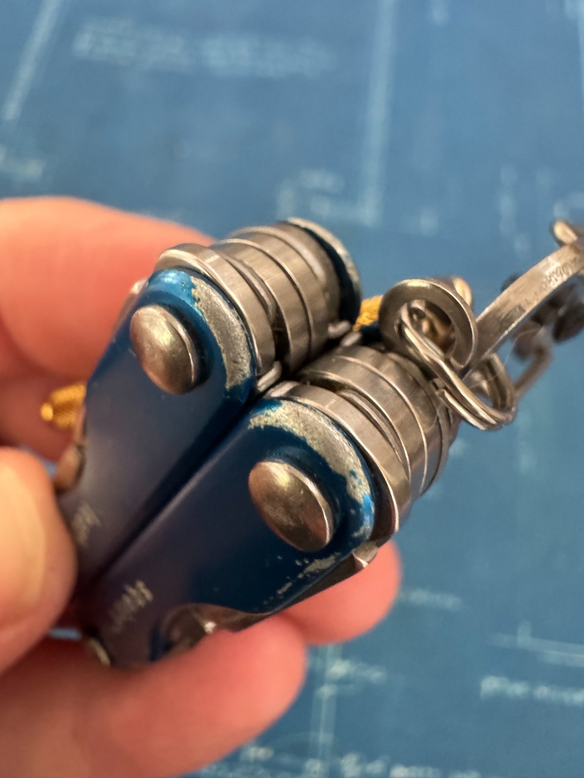 LEATHERMAN SQUIRT P4 TOOL POCKET BLUE MULTI KEY CHAIN