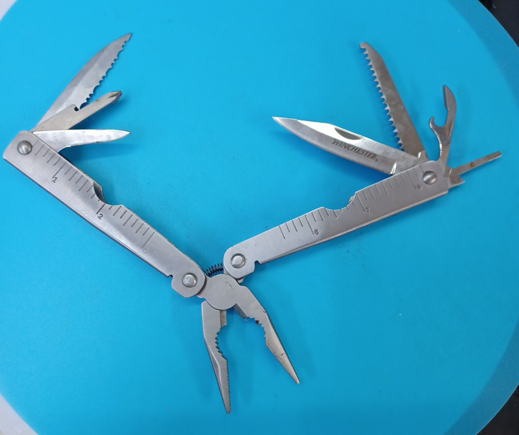 Winchester Multi-Tool Stainless Steel Finish – 4.25 inches closed