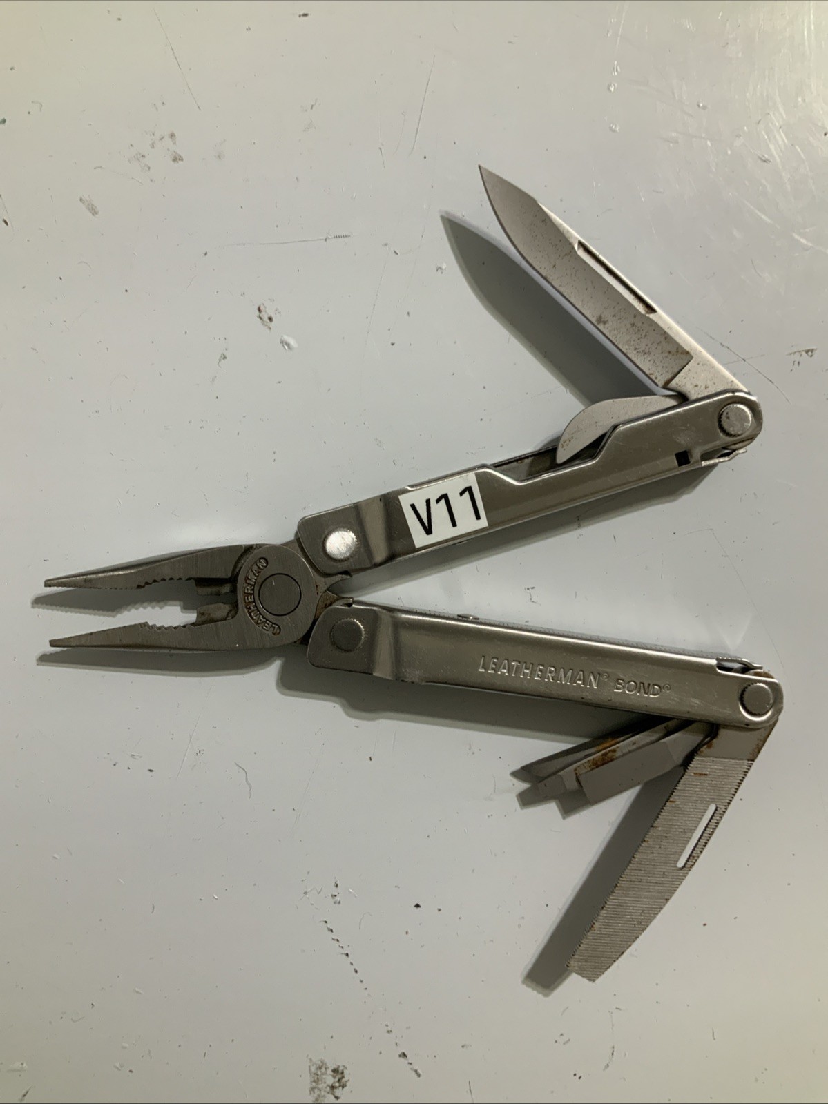 LEATHERMAN Bond Multitool, Stainless Steel Everyday Tool! – V11