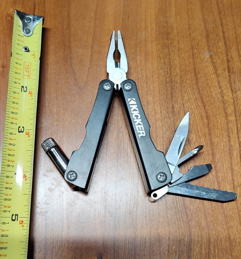 Mini Multi Tool 8 in 1 W/Case Kicker branded