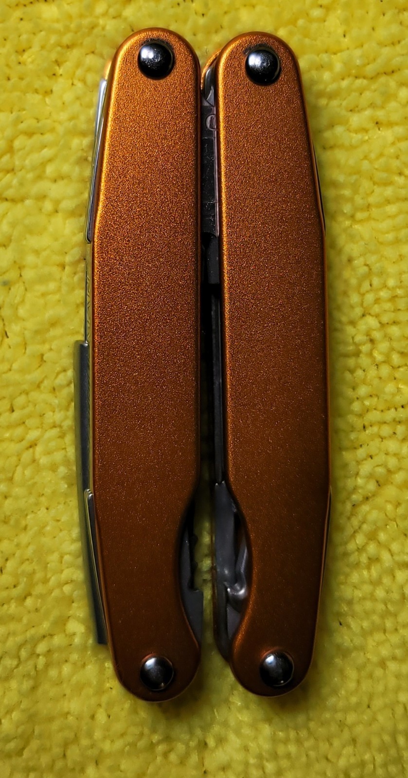 Leatherman Juice s2 orange -Mint Unused, Multitool RARE text Version Collectable