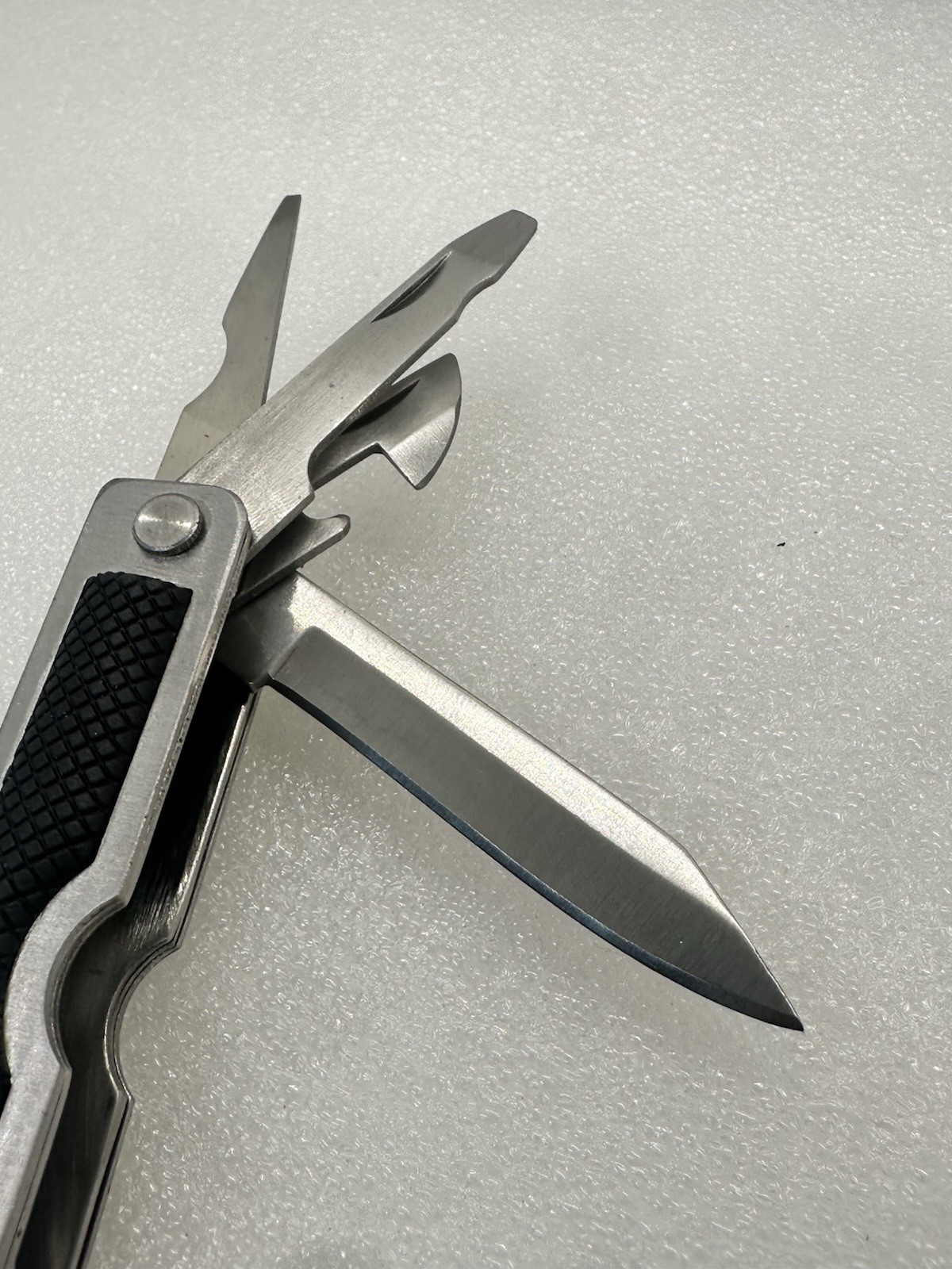 9-in-1 Stainless Steel Multi-Tool Pliers with Knife Screwdrivers Ruler