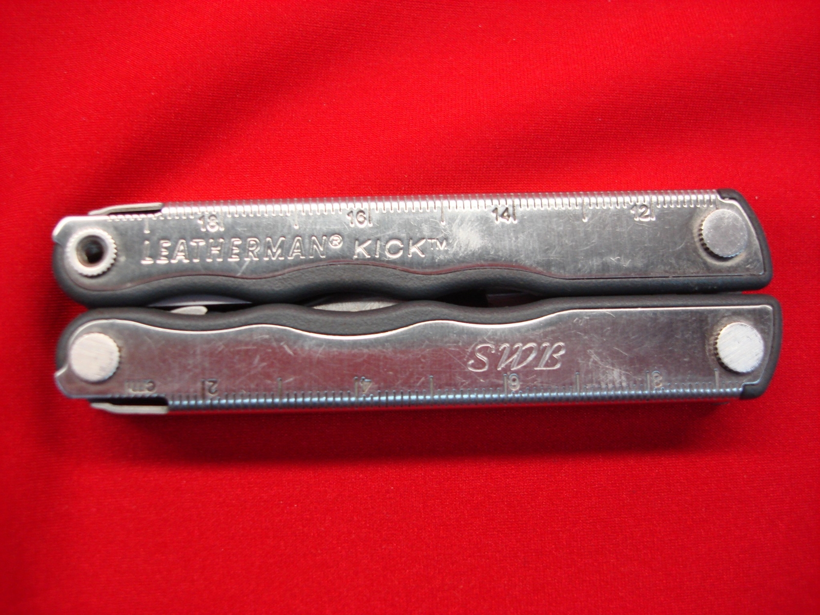 LEATHERMAN KICK MULTI-TOOL – GENUINE WITH 5 TOOLS – PREOWNED BUT VERY NICE COND.