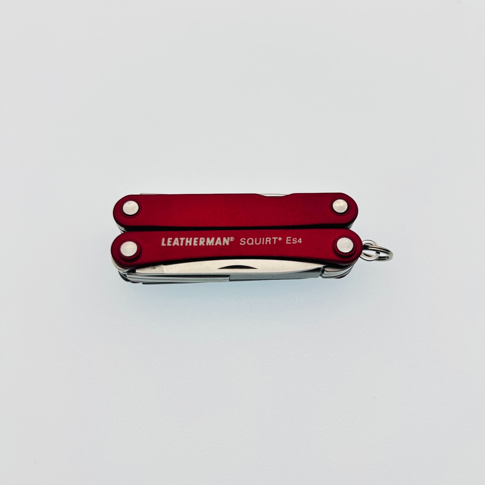 Leatherman Squirt ES4 RED – 8-in-1 Keychain Multi-Tool Discontinued (CODE17)