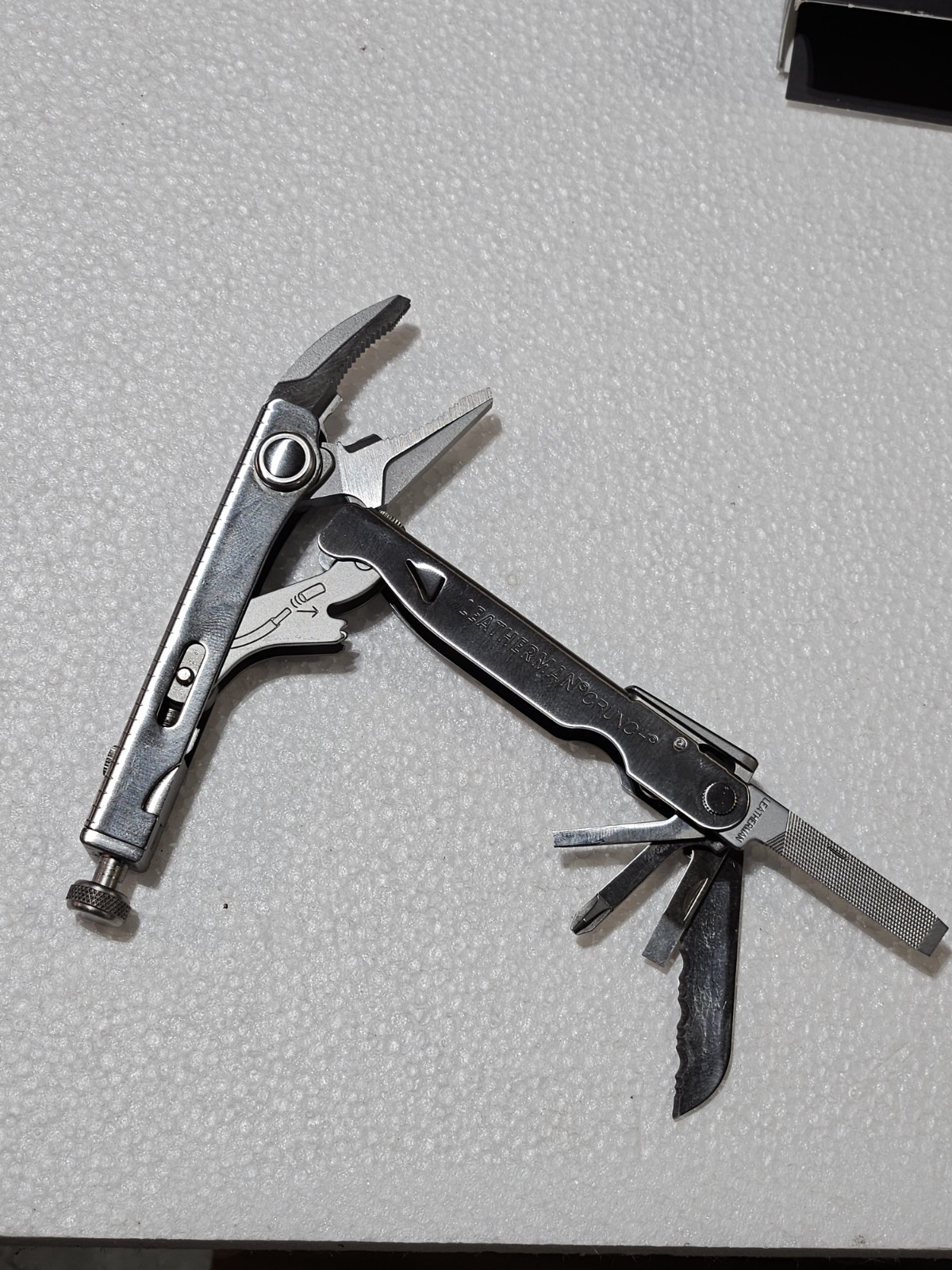 Leatherman Crunch multitool, LEATHER sheath. Made in USA. NEW UNUSED