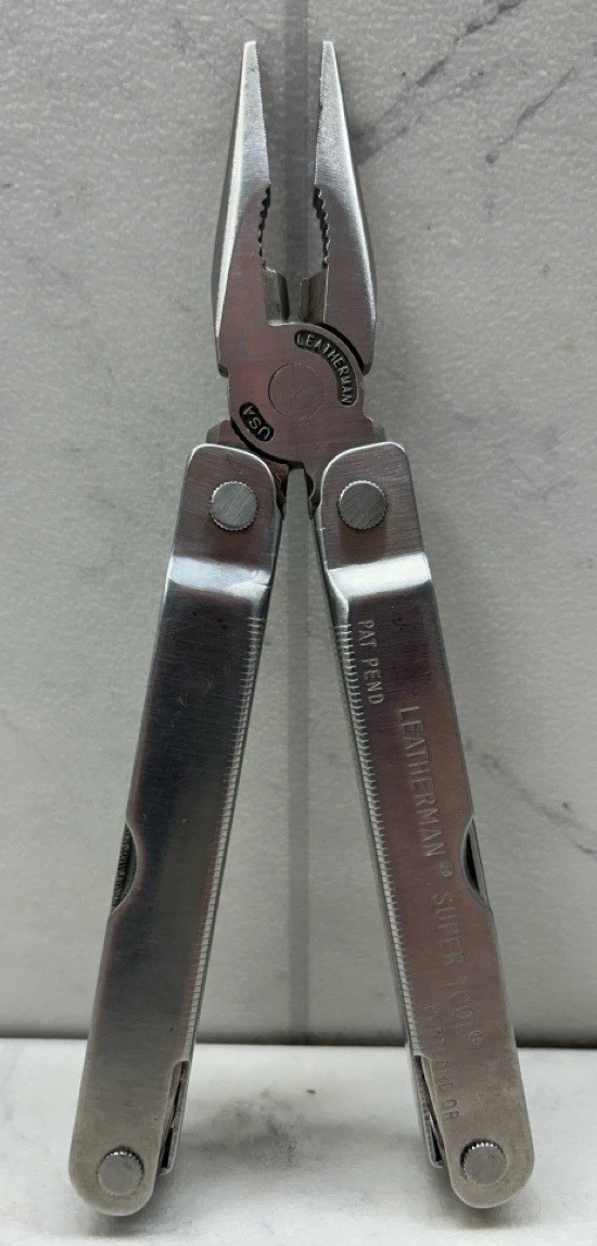 Leatherman Super Tool Heavy Duty Stainless Multi-Tool (PO1016562)
