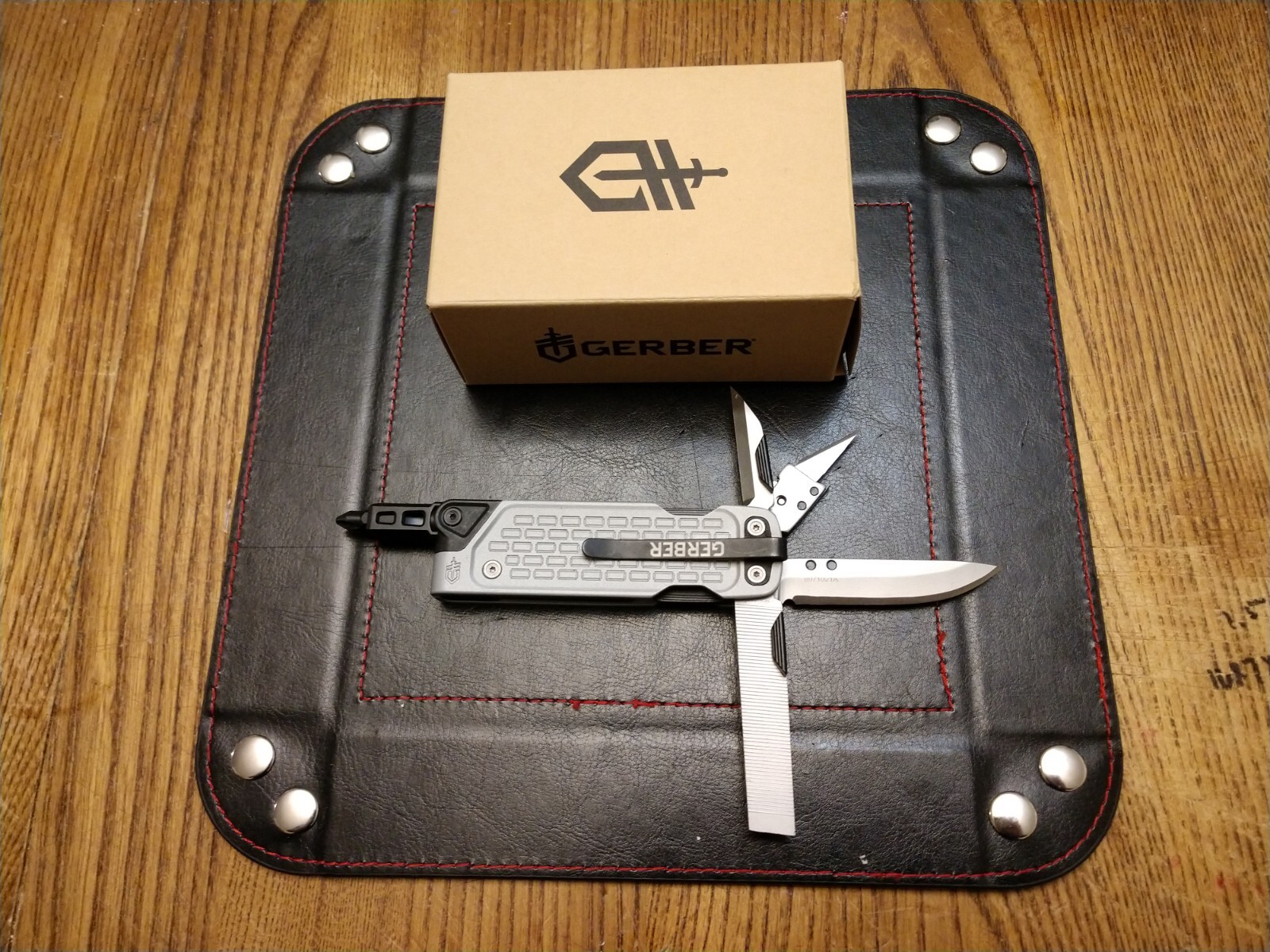 Gerber Lockdown Driver Multitool 8 Tools N 1 3.8″ Closed 4.5 OZ Aluminun Handle