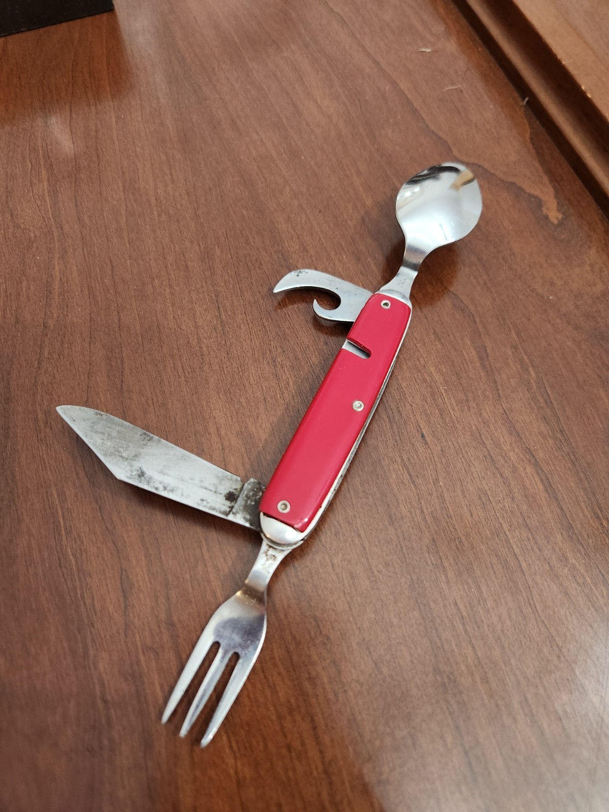 Campbell’s Chunky Soup Foldable 4-Tool Multi-Tool 2.5in Blade Red/Silver
