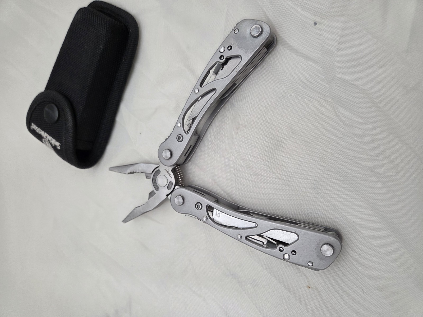 Stainless Seel Leatherman type Multi Tool with Carry Case