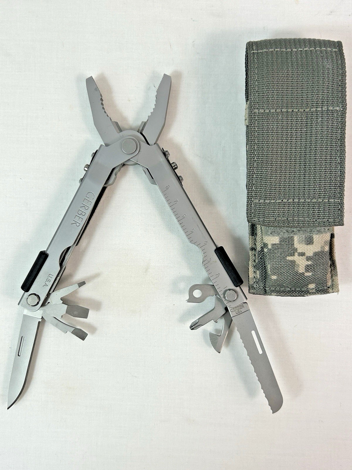 GERBER Multi-Plier 600 Bluntnose Multi-Function Tool 21 Features – NEW OLD STOCK