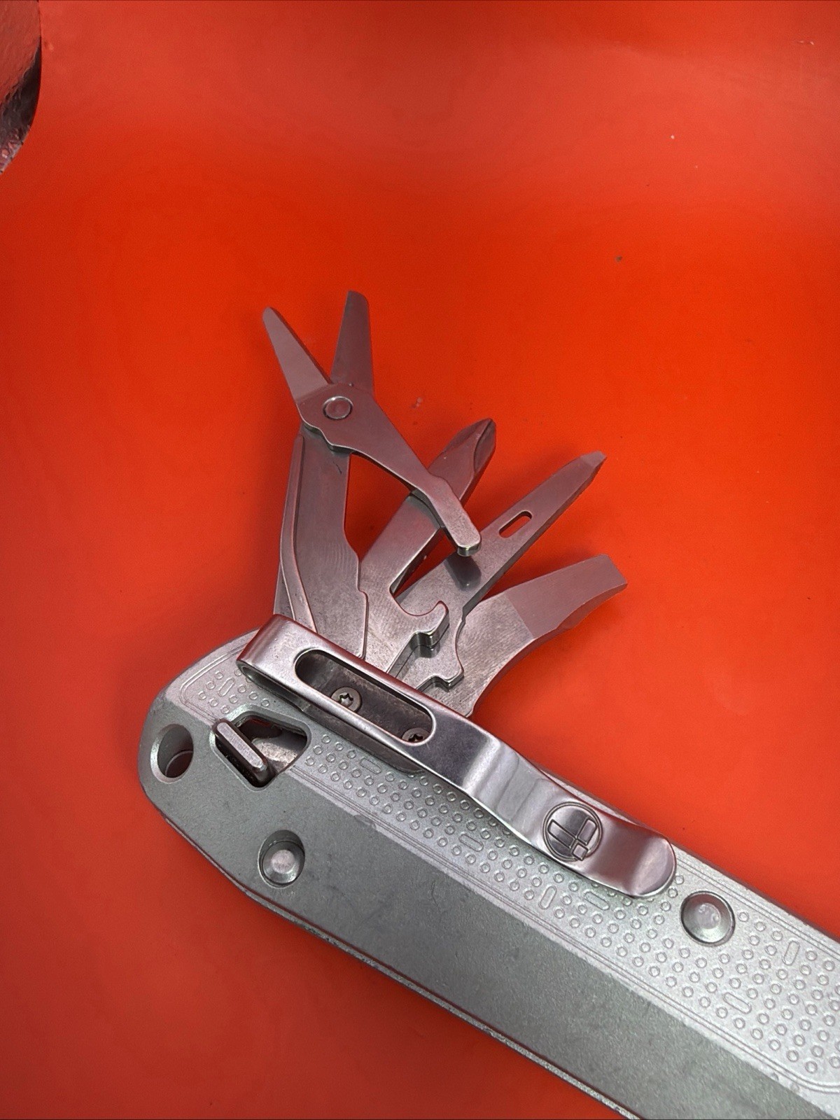 Leatherman FREE K4 Multipurpose Folding Pocket Knife w/ Integrated Tools