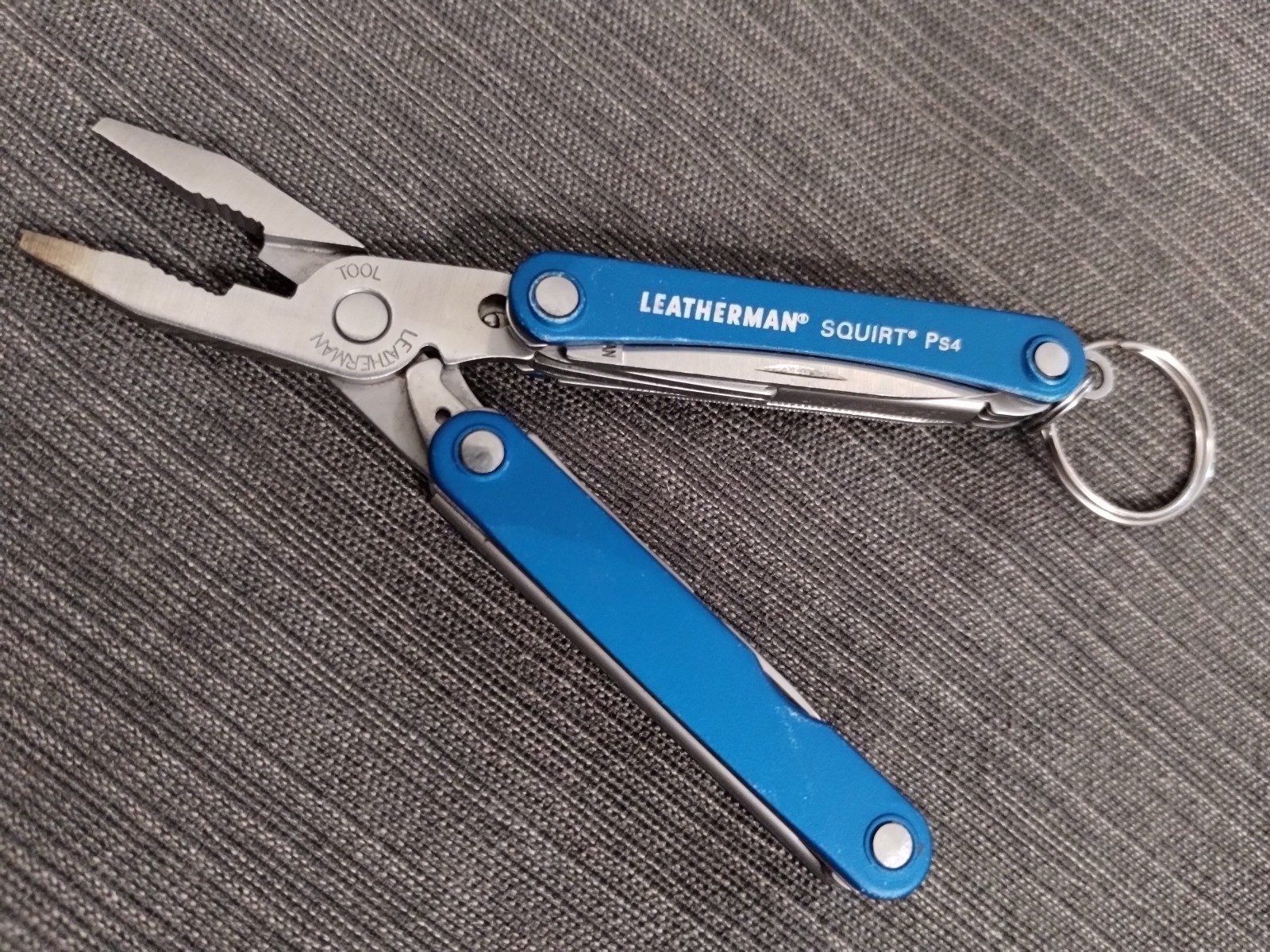Leatherman SQUIRT PS4 Retired Multi-Tool Pliers Scissors Knife in BLUE! Keychain