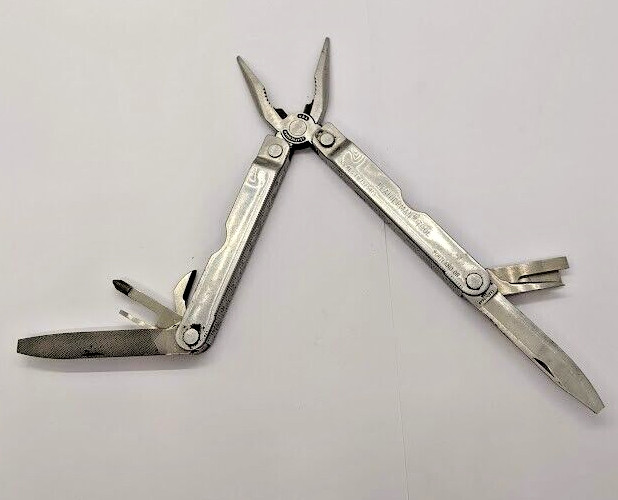 Leatherman US Reg TM1325473 Pocket Multi Tool Stainless Steel Plain Edge