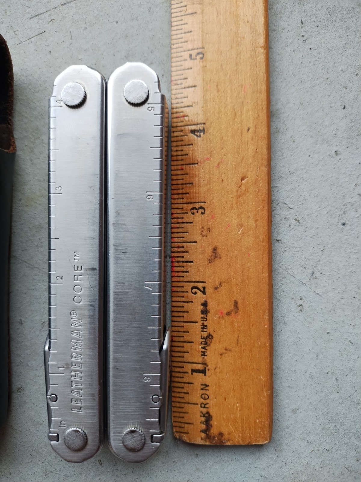 LEATHERMAN CORE STAINLESS W/BLACK LEATHER SHEATH MULTI-TOOL USA, VERY GOOD!