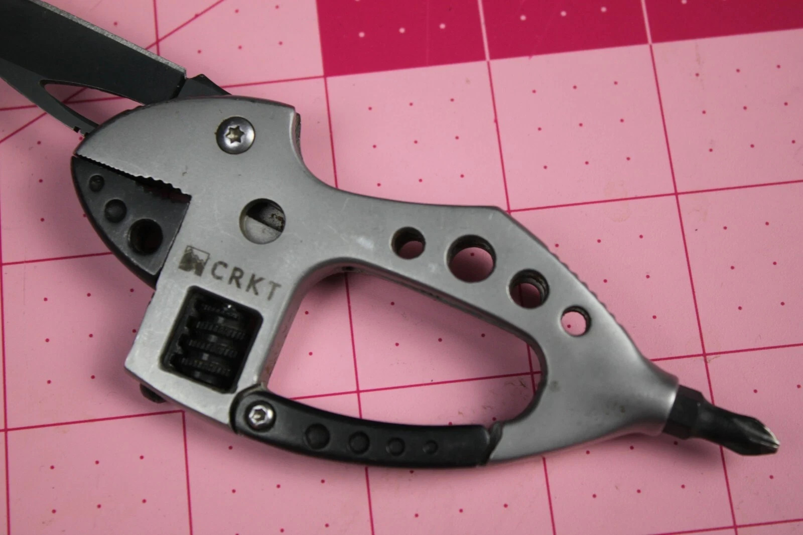 COLLECTIBLE CRKT GUPPIE MULTI TOOL W/BIT GOOD CONDITION