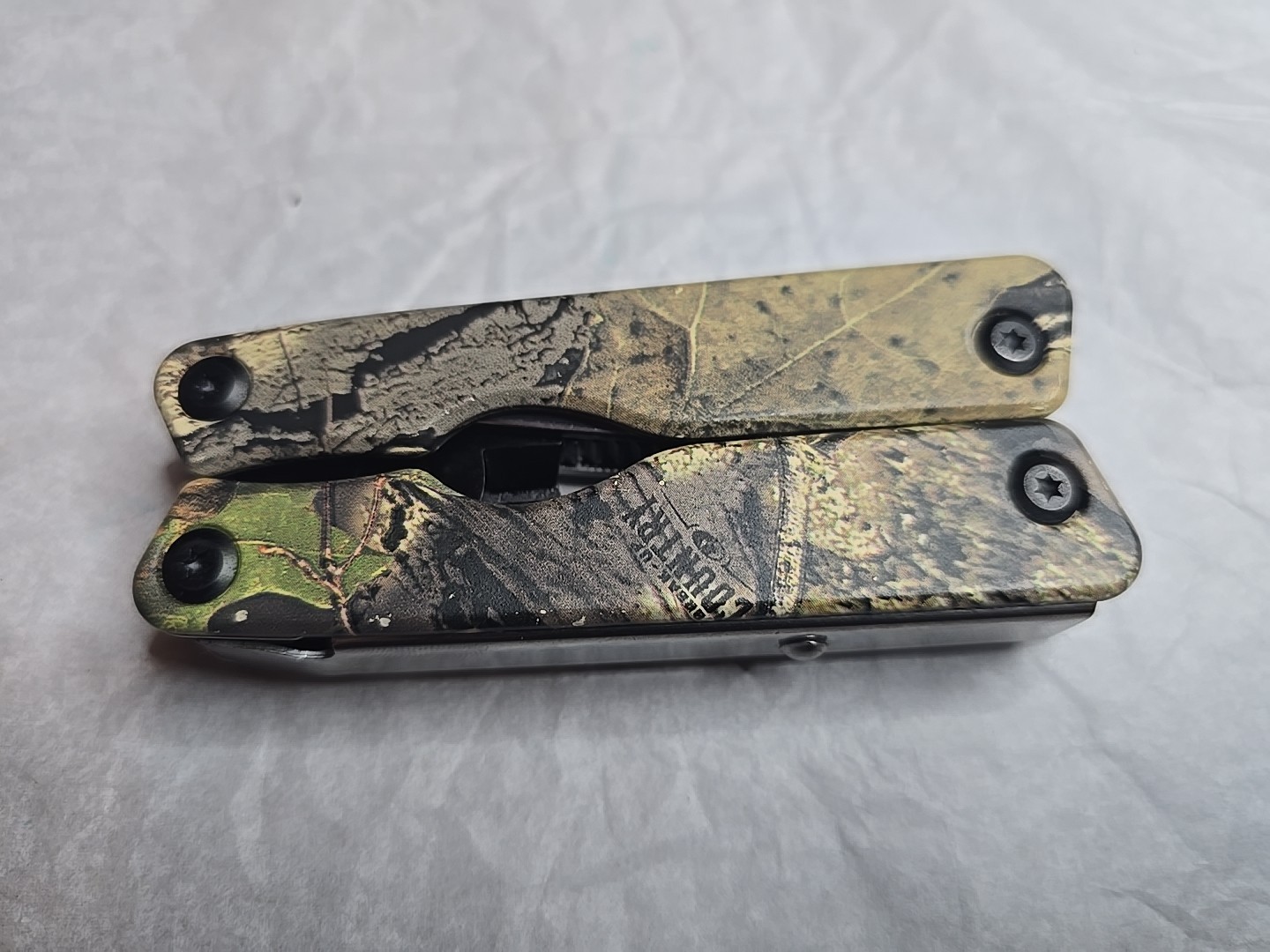 MOSSY OAK 13-in-1 Multi-tool Multi Function Pliers-Folding Pocket Tool w/ Sheath