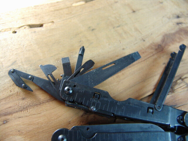 SOG POWER ASSIST-MULTI TOOL-w/ SOG HEAVY DUTY MOLLE SHEATH–EXCELLENT