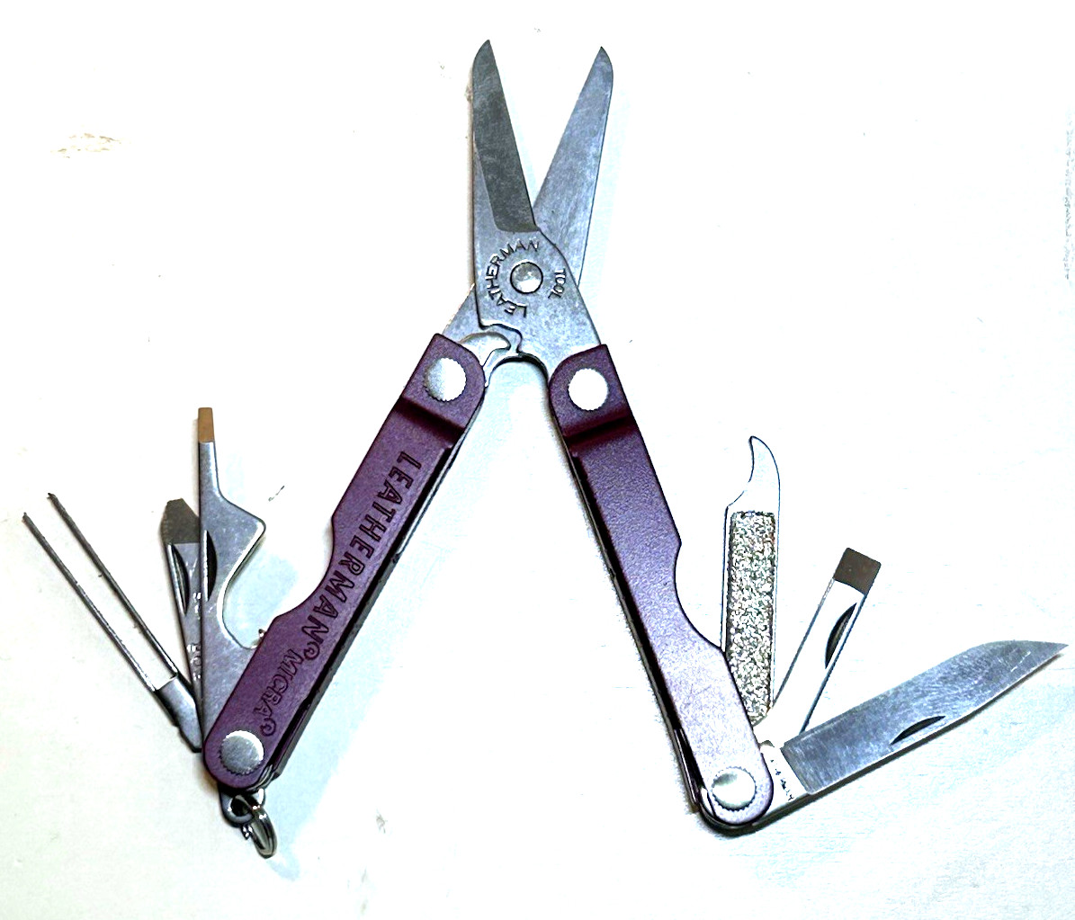 LEATHERMAN Micra Keychain Multi-tool w Grooming Tools Pliers Cherry/Artic Blue