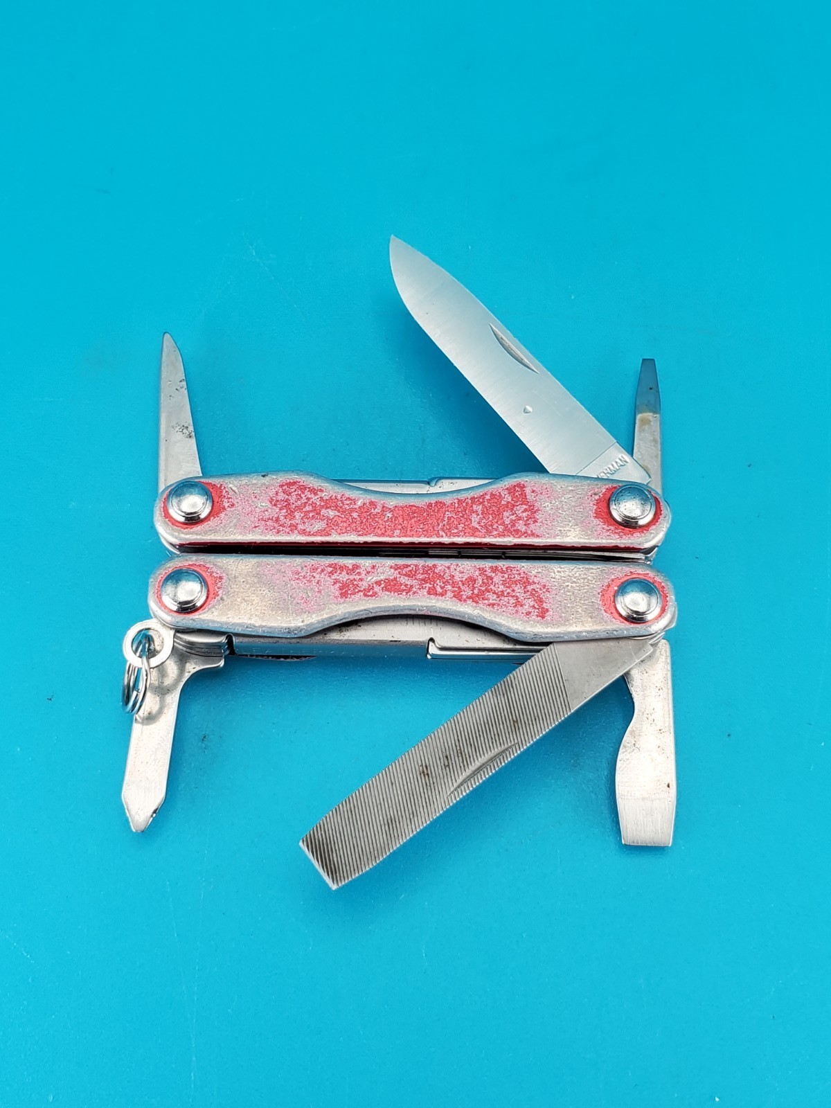 Leatherman Squirt P4 Multi-Tool, Key Ring, Retired, RED!