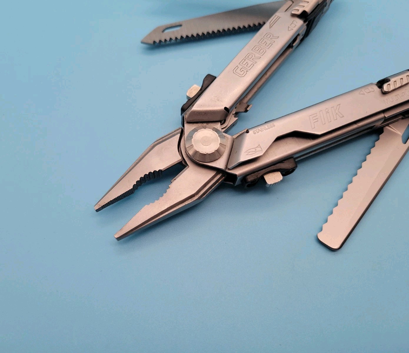 GERBER Flik Multi-Tool – Silver – Pliers, Knife, Scissors, Saw – DISCONTINUED