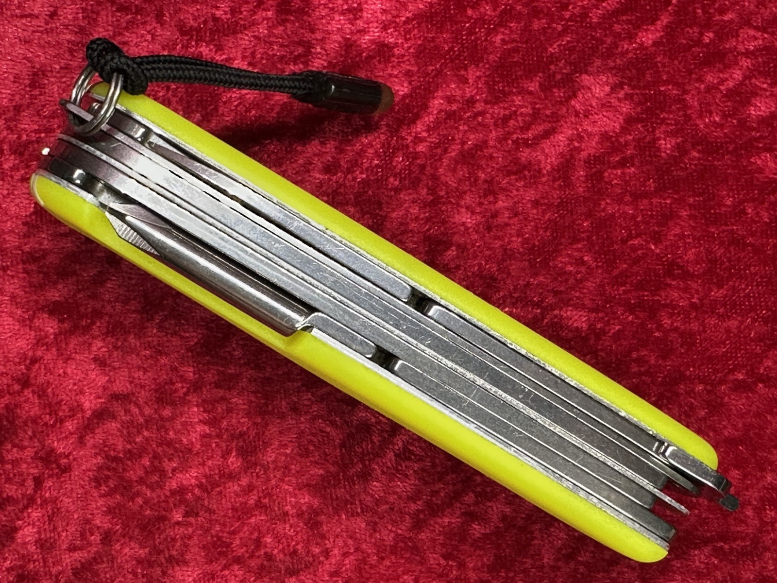 Victorinox RescueTool StayGlow Handle Large Swiss Army Knife 111mm 11 Tool (642)