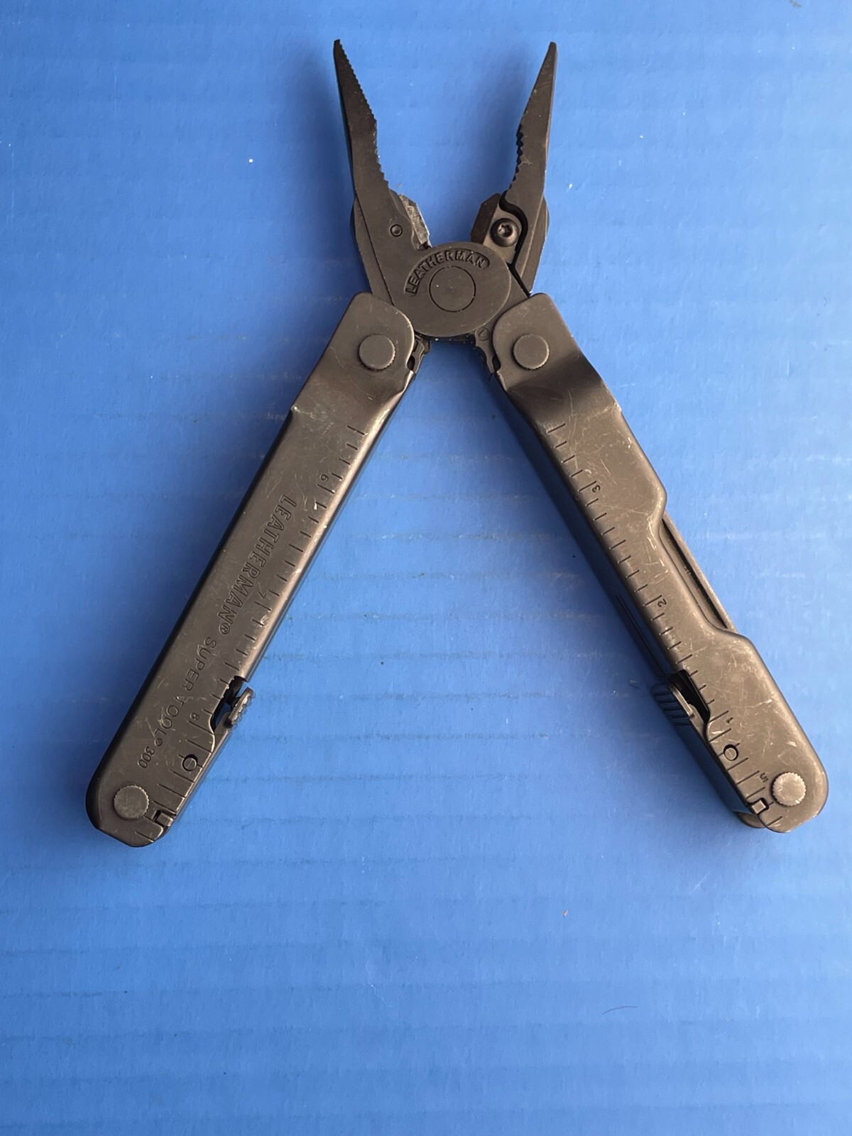 Leatherman Super Tool 300 Multi-Tool multi tool Black Oxide