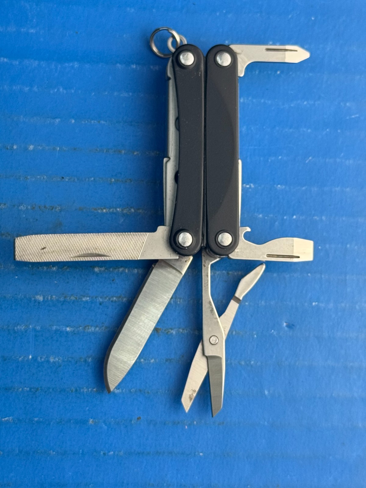 Leatherman Squirt PS4 Multi Tool, Knife, Pliers – Black