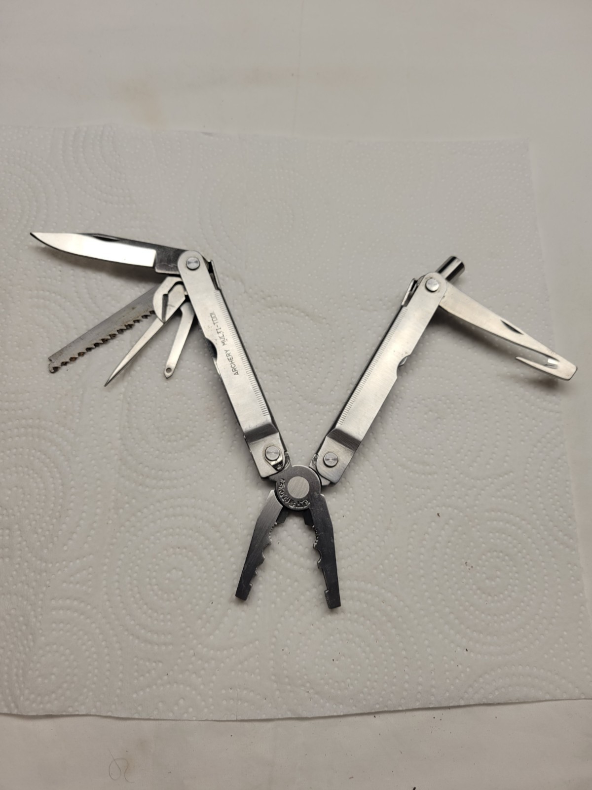 VTG 15 Function GAME TRACKER Archery Multi Tool Knife Nockset Pliers Saw EXC
