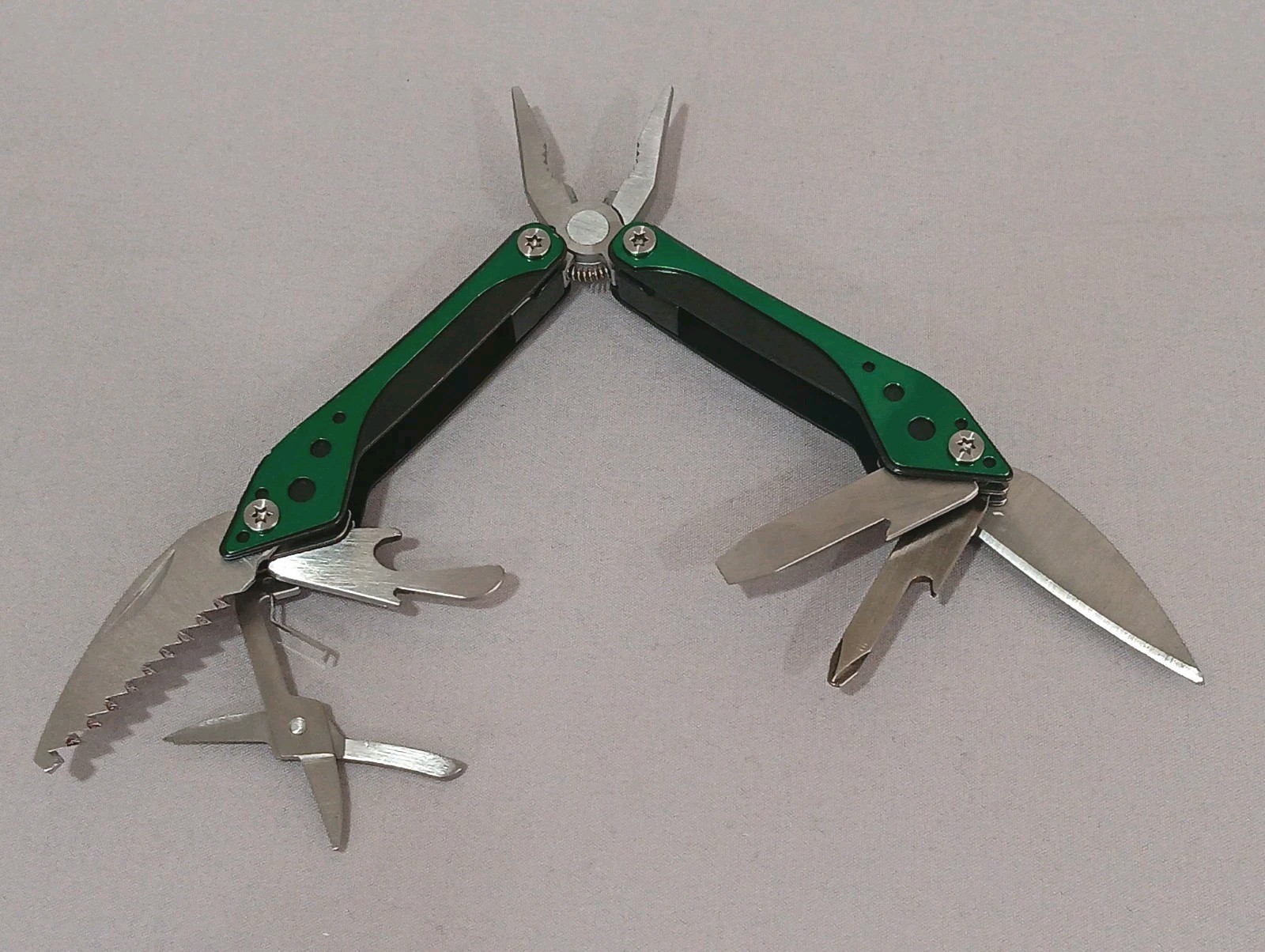 Cabela’s Multi-Tool 7-in-1 Pocket Knife Folding Pliers Stainless Green Camping