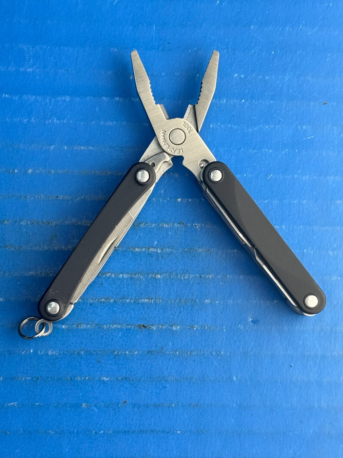 Leatherman Squirt PS4 Multi Tool, Knife, Pliers – Black