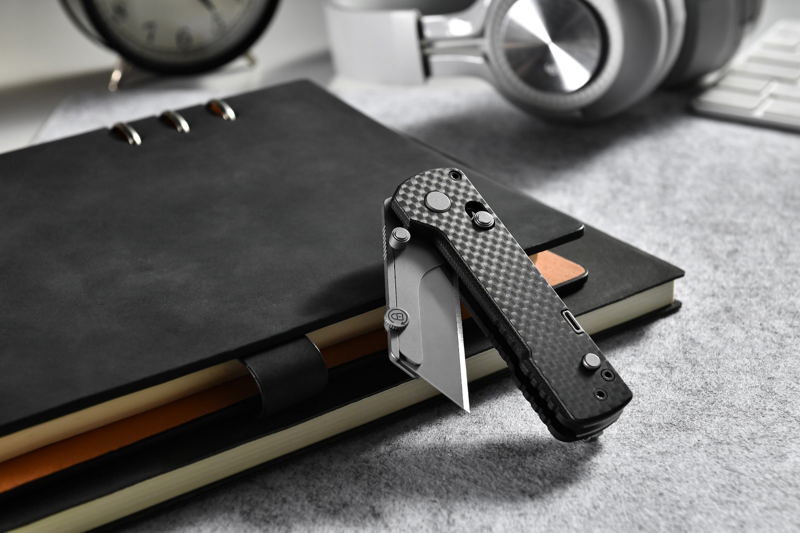 Olight U1 Pro Multitool Folding Utility Knife, Carbon Fiber Overlay G10 Handle
