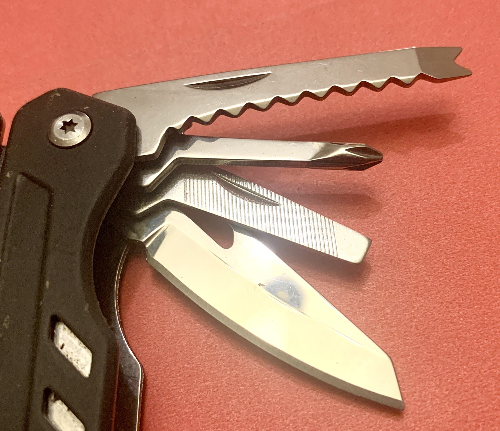 HIGH SIERRA 14-IN-1 MULTI-PLIERS TOOL RUBBER COATED COMPACT CARRIED NOT USED
