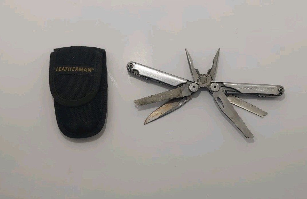 Leatherman Wave Multitool Stainless Used With Sheath As Is