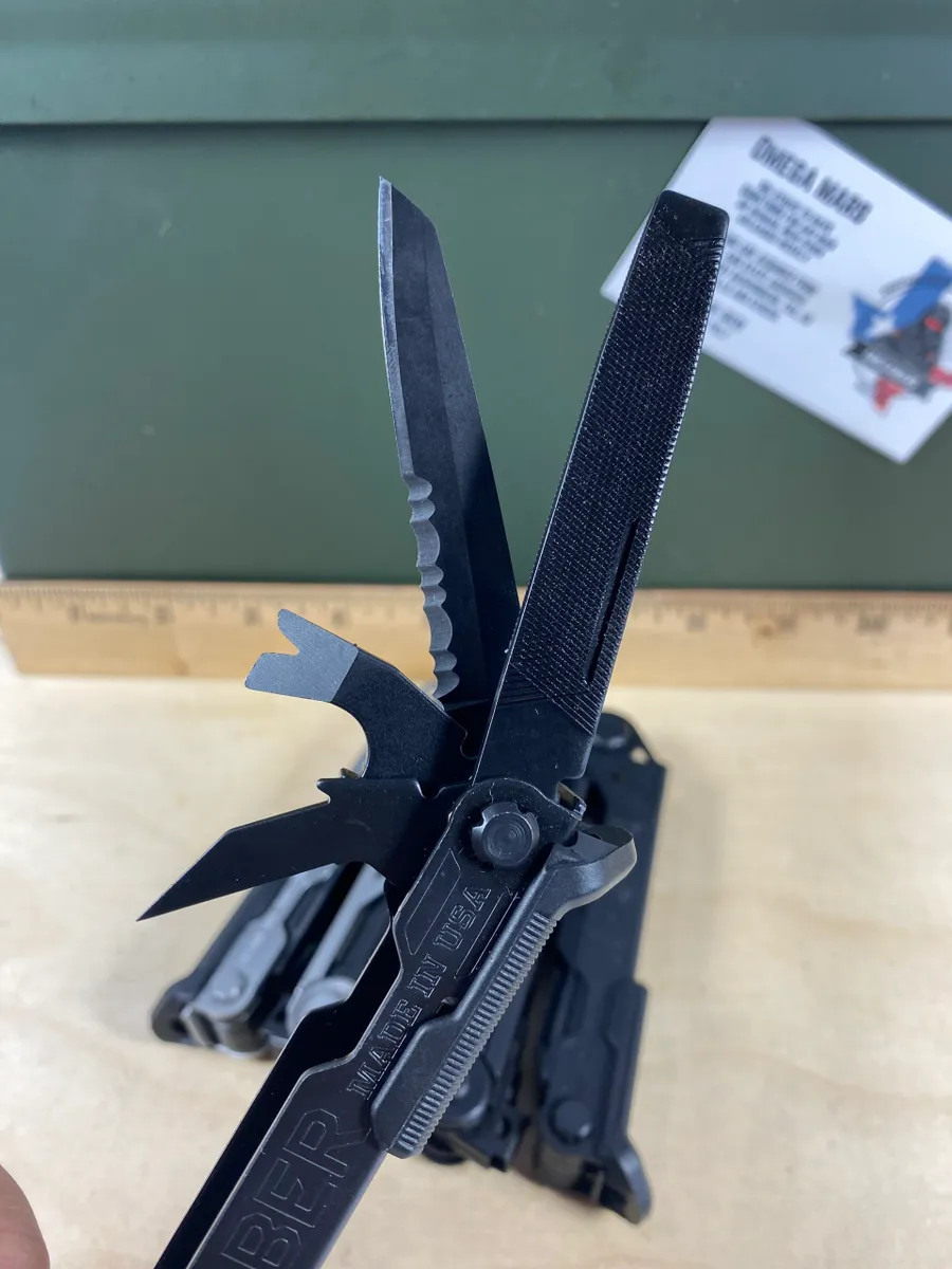 Gerber Center-Drive Black/Silver – x1(ONE) per order (MSRP 139.99) Light usage
