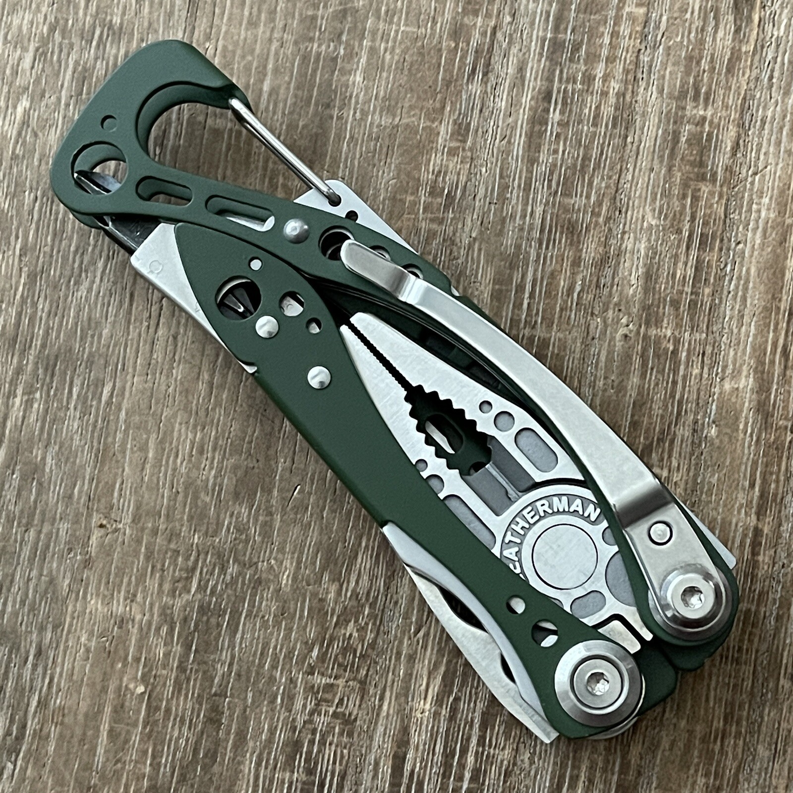 Limited edition Leatherman Skeletool Cabelas Anniversary Multitool. Green/Silver