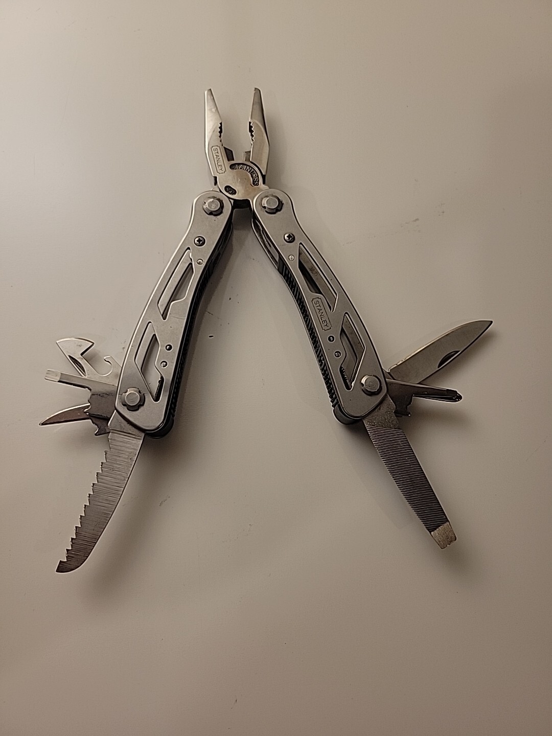STANLEY MUTI TOOL STAINLESS 2CR 9 TOOL FUNCTIONS