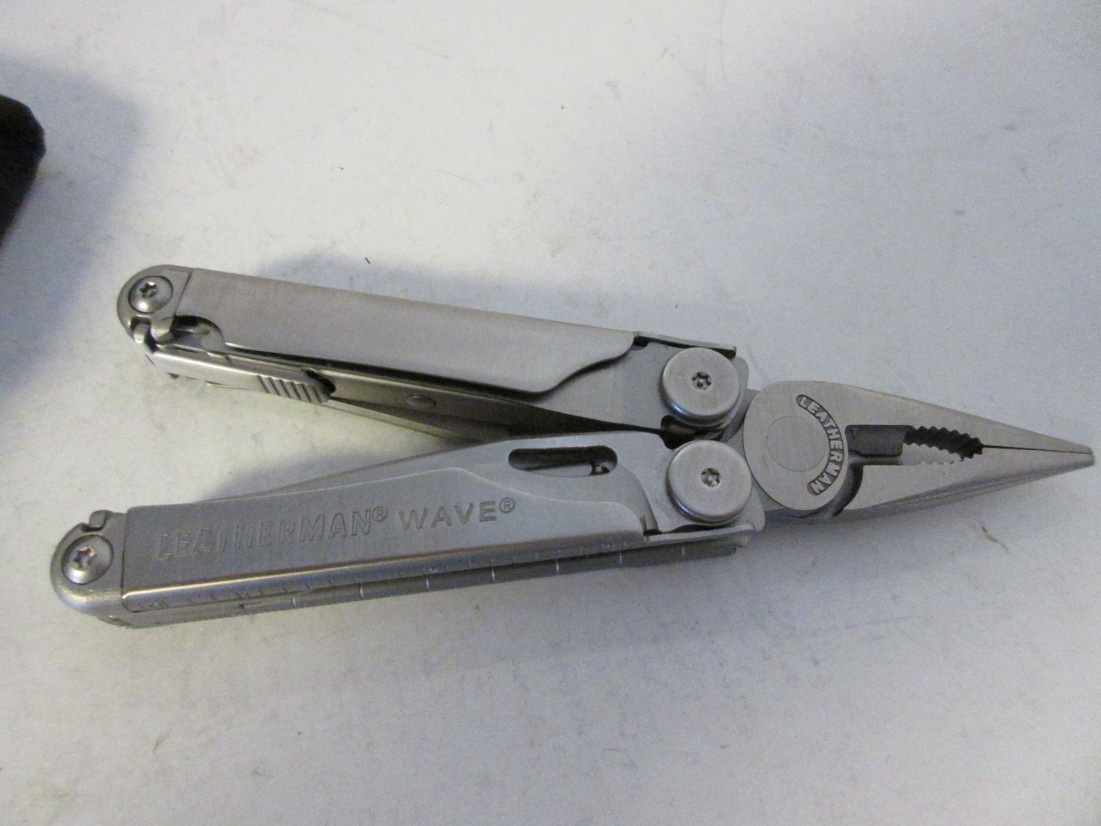 Leatherman Wave multi-tool With Belt Pouch Carrying Case NEW