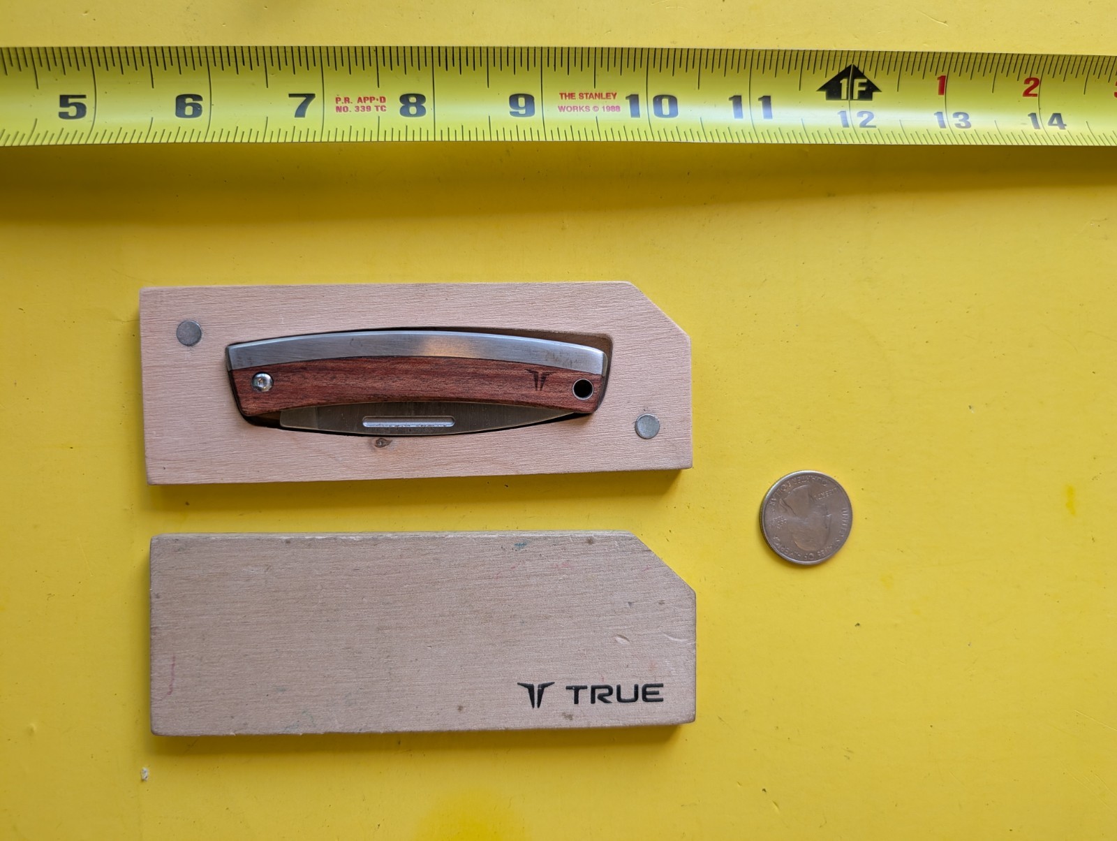 TRUE UTILITY Classic Series Gentleman’s Pocket Knife Wooden Handle And Box