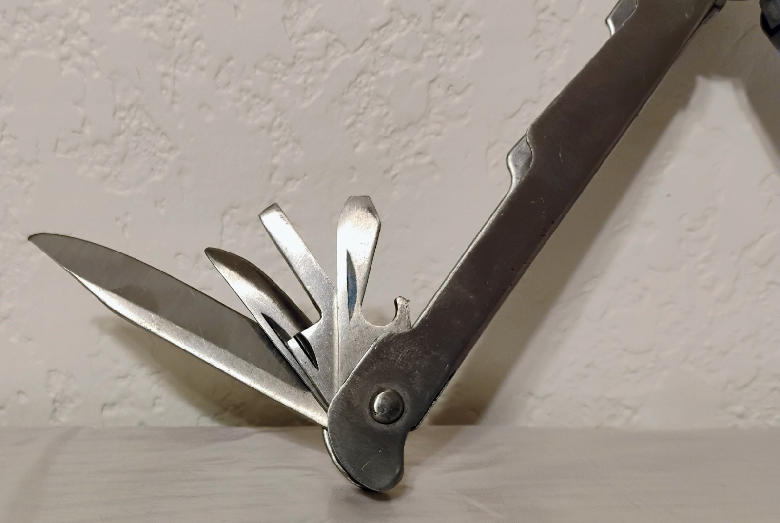 VINTAGE AMERICAN CAMPER MULTI TOOL w SHEATH