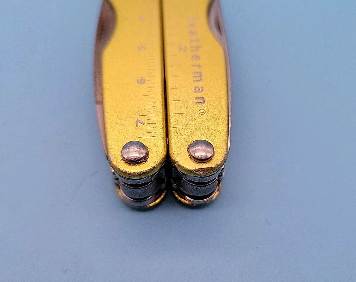 Leatherman JUICE KF4 Multi-Tool – Dated 0501 – File, Saw, Pliers, Screwdrivers