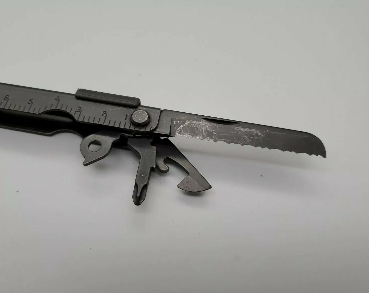 Gerber Multiplier MP600 Multi-Tool Black Needle Nose Pliers Carbide Cutters