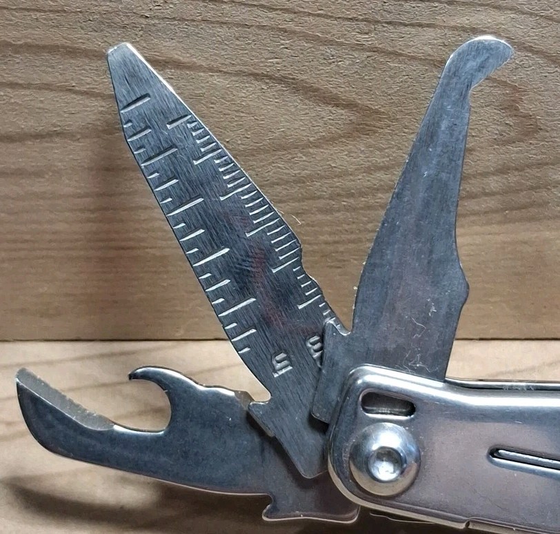 LEATHERMAN WINGMAN MULTI-TOOL MADE 03/25 PERFECT CONDITION WITH SHEATH